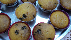 Cupcake de cenoura com gotas de chocolate