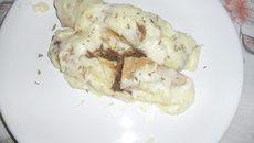 Panqueca de carne desfiada com molho branco