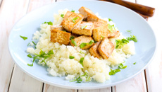 Tofu com crosta de castanha-de-caju e legumes