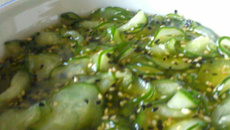 Salada de pepino agridoce simples