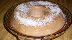 Pudim gelado de chocolate com coco