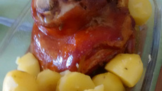 Joelho de porco acompanhado