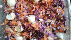 Salada crua de repolho e cenoura