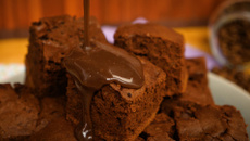 Bolo de café com chocolate