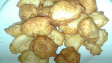 Bolinho de arroz com queijo