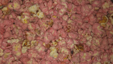 Pipoca com leite em pó colorida