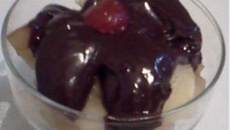 Abacaxi ao cointreau com ganache de chocolate