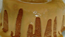 Bolo de nozes com doce de leite