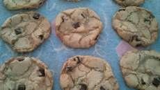 Cookie de chocolate com gotas de chocolate