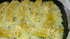 Arroz com banana e queijo ao forno