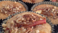 Cupcake integral de maçã e nozes