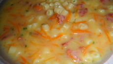 Sopa de batata com calabresa da Jô