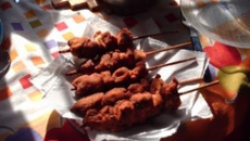 Espetinhos de frango com provolone