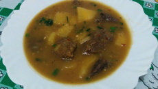 Sopa de mandioca com carne