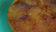 Bolo fofinho de abacaxi caramelado