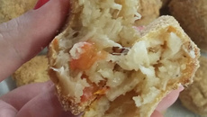 Bolinho de mandioca com frango