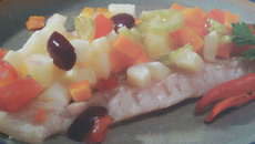 Pescada em cobertor de legumes