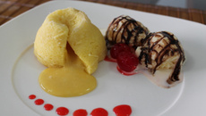 Petit Gateau de Chocolate branco