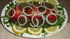 Bifinhos ao molho e cerveja preta e branca