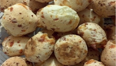 Pão de queijo mineiro