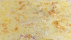 Macarrão ao molho branco com presunto