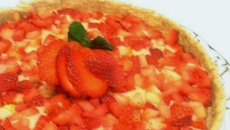 Torta de aveia, banana e morango