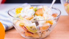 Salada de frutas com creme de limão