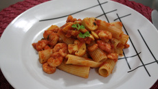 Rigatoni ao molho de camarão e champignon