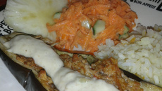 Berinjela recheada com costelinha de porco