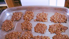 Pé de moleque de leite condensado com chocolate