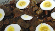 Lingua ao molho de madeira