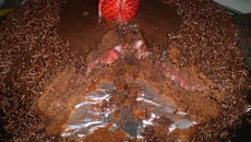 Bolo clichê de morango e chocolate