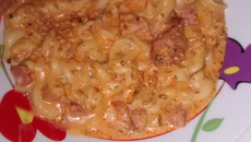 Macarrão de panela de pressão com linguiça calabresa