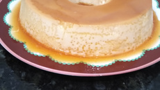 Pudim de leite condensado lisinho e com furinhos