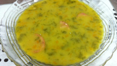 Sopa de ervilha com moranga, linguiça calabresa e couve manteiga