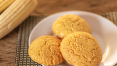Cookies de milho com canela