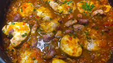 Moqueca ao molho de camarão ao vinho