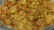 Receita de braisé (batatas ao molho de linguiça com manjericão)