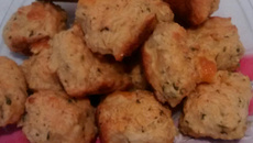 Bolinho de arroz assado e recheados com queijo