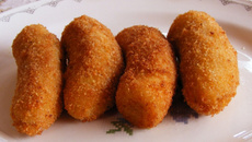 Salsichão à milanesa