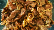 Iscas de filé acebolado