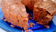 Bolo integral de frutas no micro-ondas