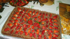Bolo delícia de morango e chocolate