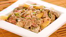 Iscas de carne e mandioca