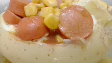 Batata recheada fácil com salsicha molho branco e milho