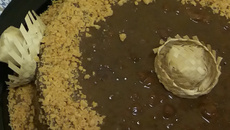 Bolo de Fubá com brigadeiro e paçoca