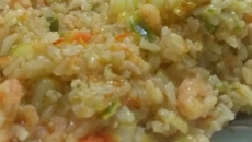 Risoto de arroz integral com camarão