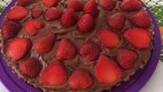 Torta de morango com mousse de chocolate