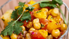 Salada de manga e grão-de-bico