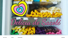 Geladinho chup chup creme com bolinhas de chocolate